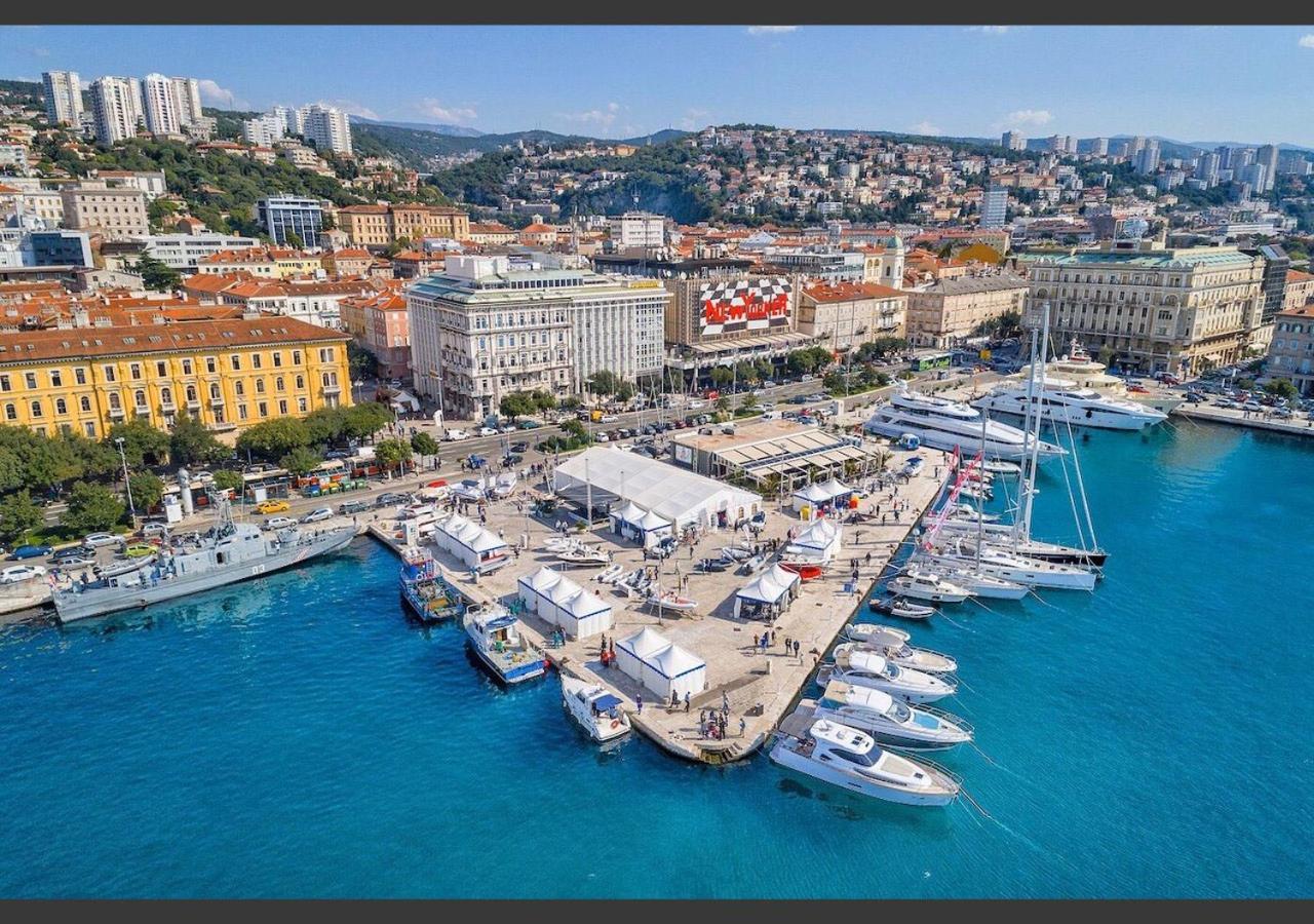 Center Vibes Lux Apartment Rijeka Luaran gambar