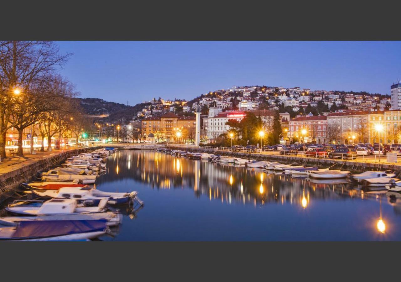 Center Vibes Lux Apartment Rijeka Luaran gambar
